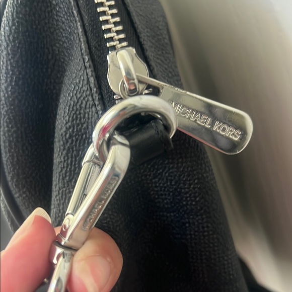 MICHAEL KORS Black Hand Bag - Picture 3 of 16